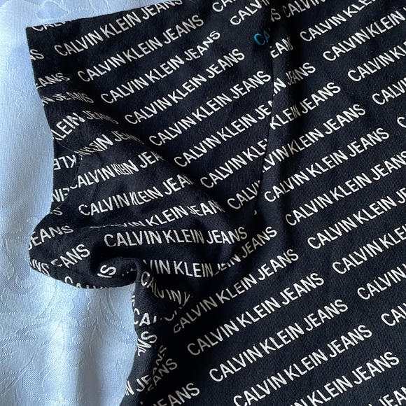 Calvin Tee white and a bit of blue on black diagonal logo print Sz M - Picture 5 of 5